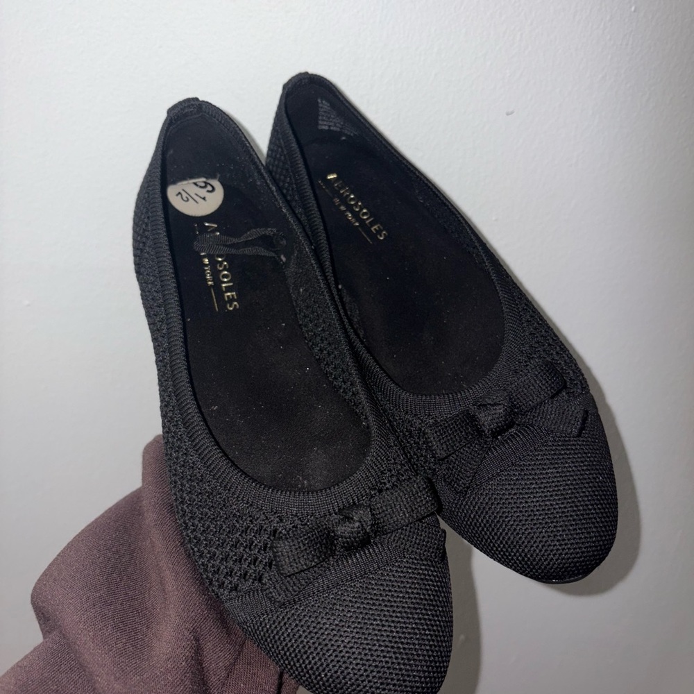 AEROSOLES Women's Black Knit Flats